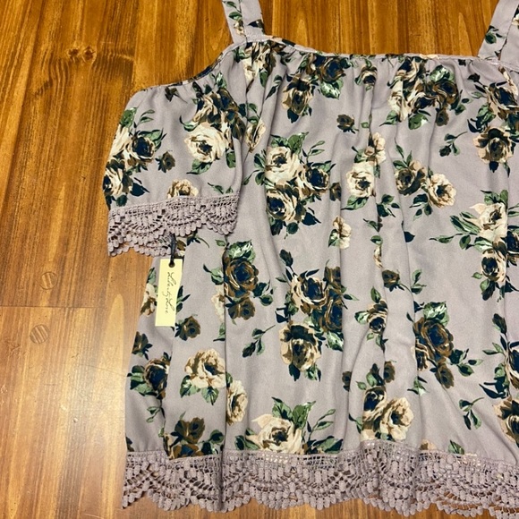 Floral lavender lace off the shoulder top - Picture 7 of 8